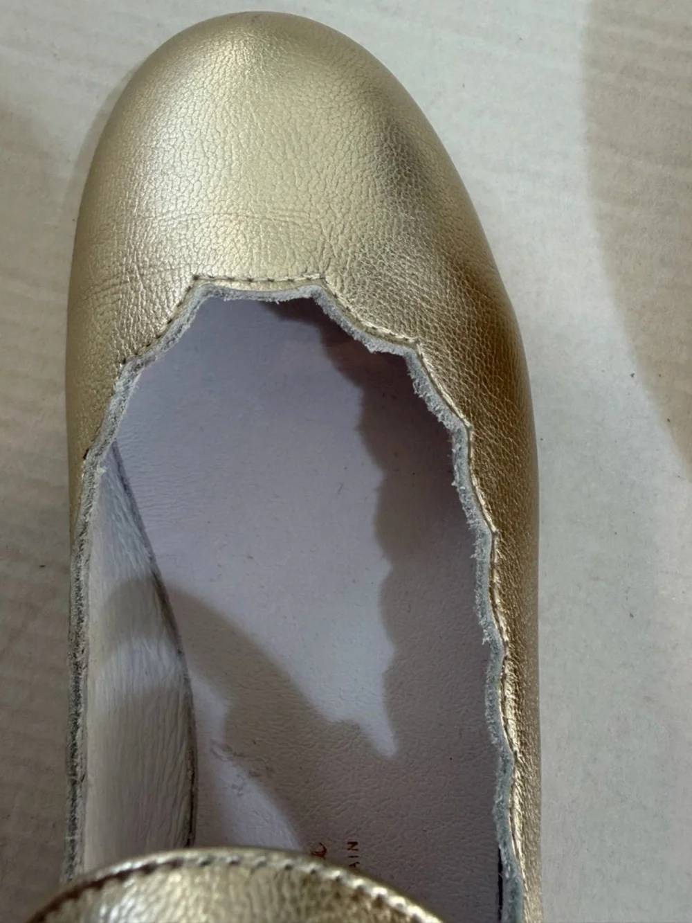 La Coqueta Gold Scalloped Mary Jane Shoes Girls EU 27 US 10 Soft Nappa Leather